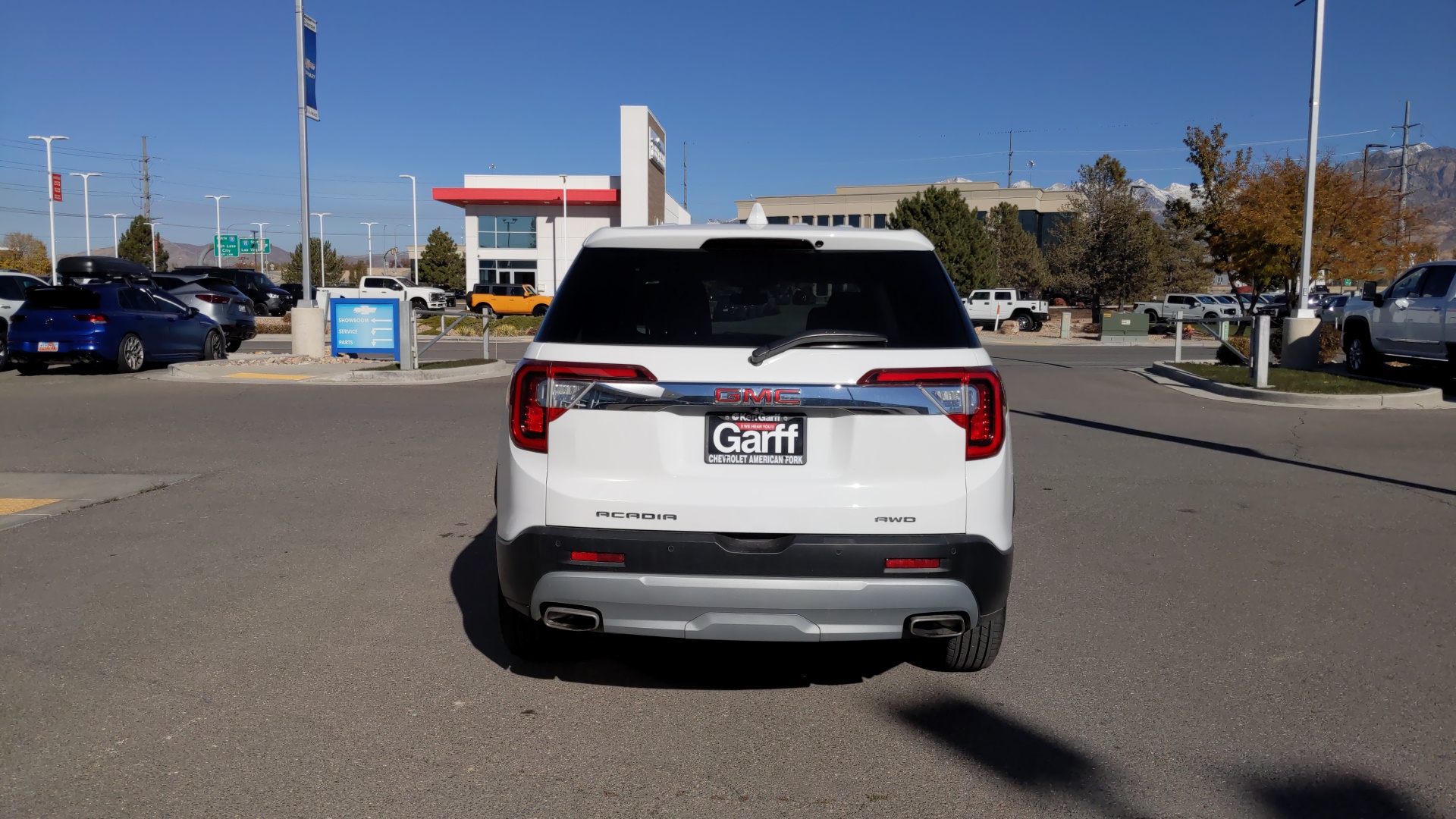 2023 GMC Acadia SLE 4