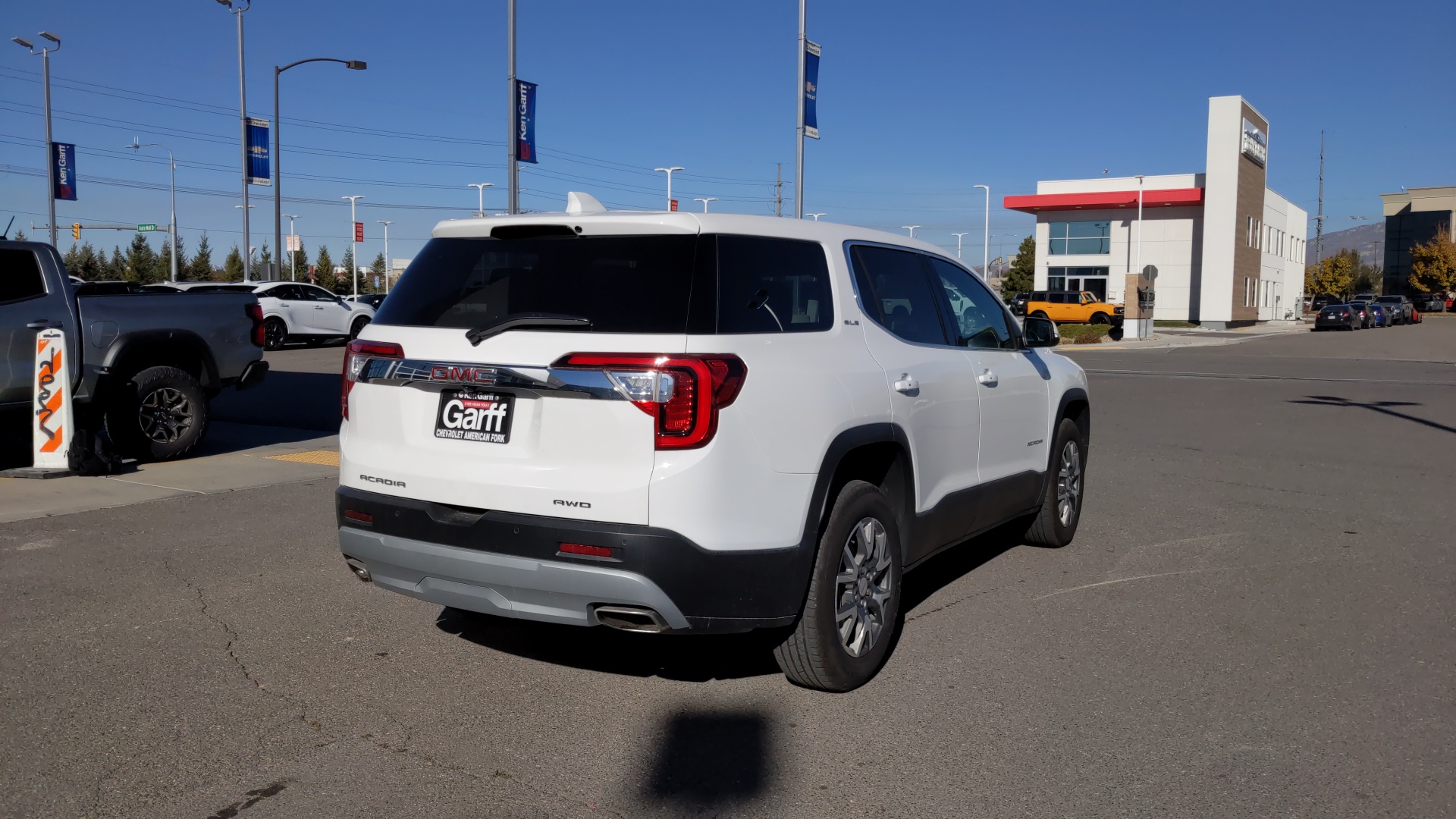 2023 GMC Acadia SLE 5