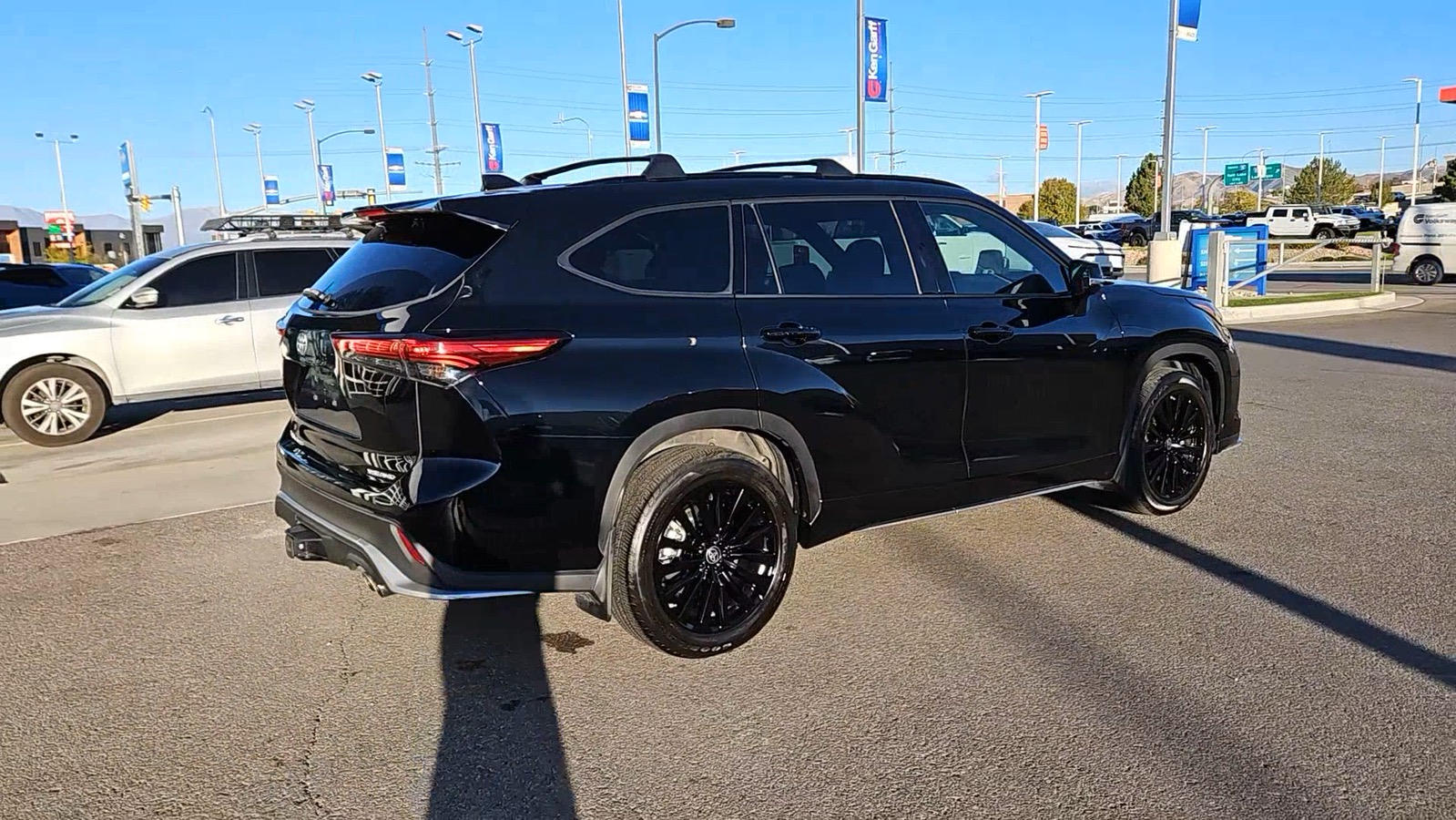 2023 Toyota Highlander XLE 28