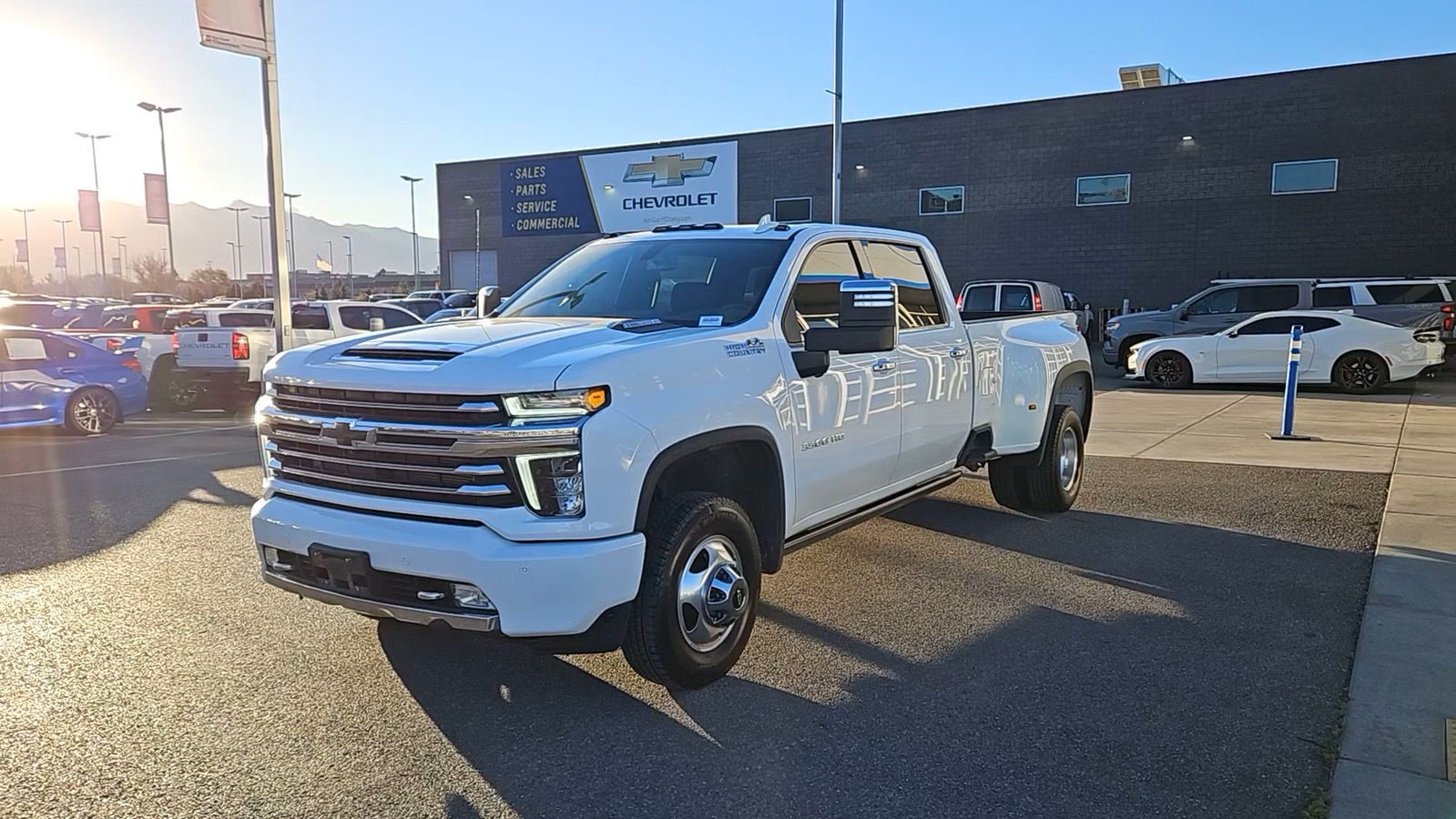 2023 Chevrolet Silverado 3500HD High Country 2