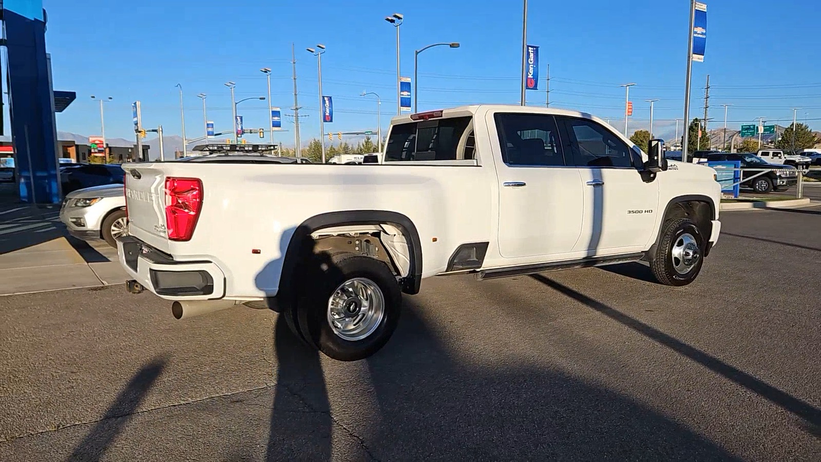 2023 Chevrolet Silverado 3500HD High Country 34