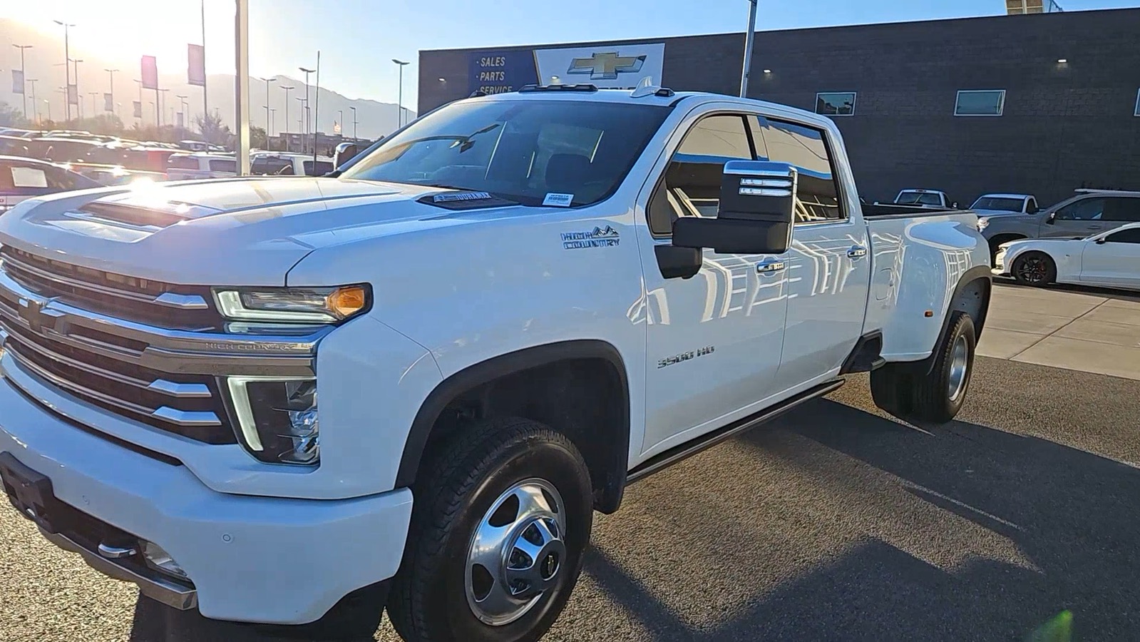 2023 Chevrolet Silverado 3500HD High Country 42