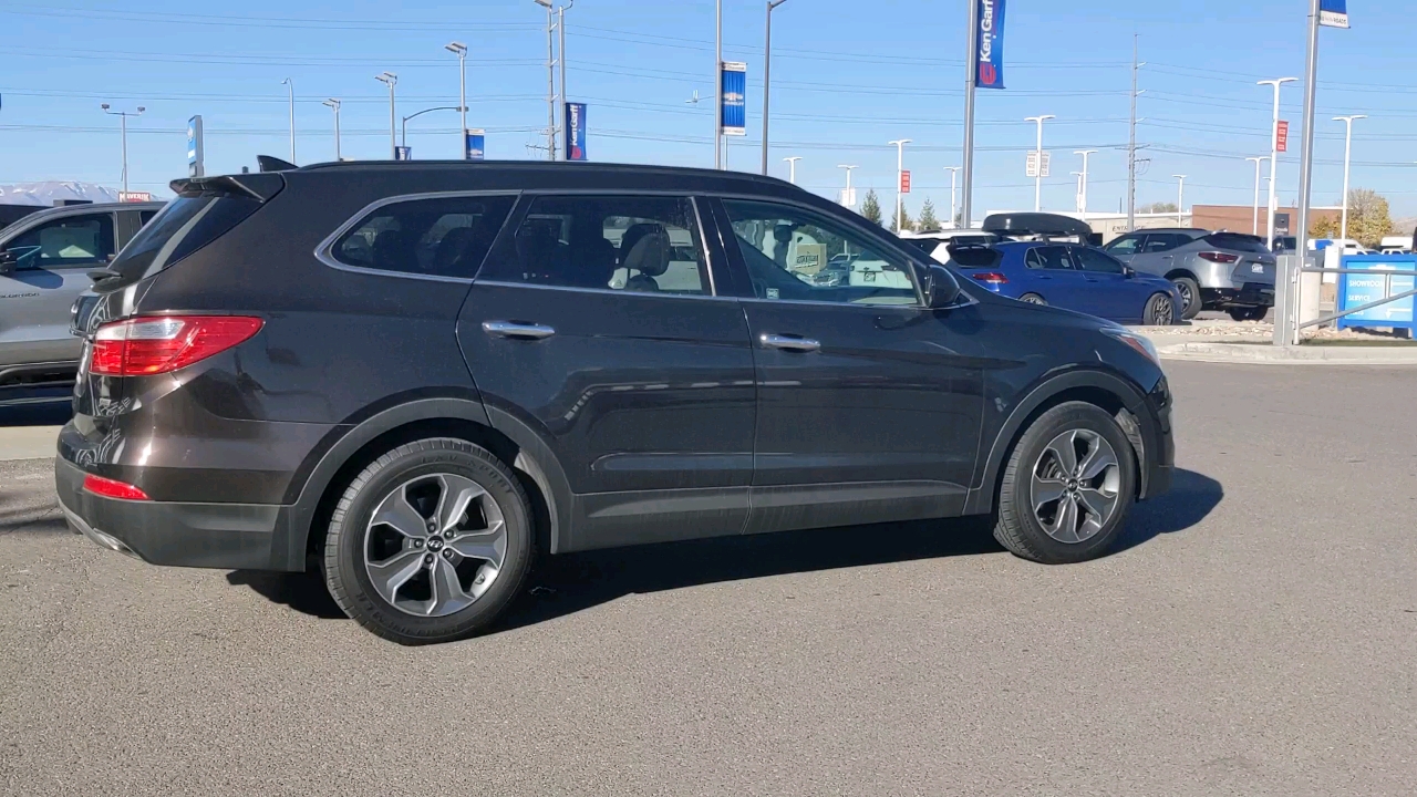 2016 Hyundai Santa Fe SE 6