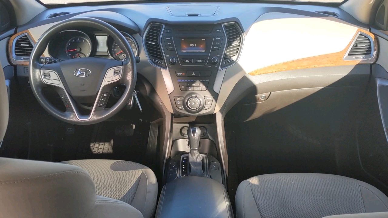 2016 Hyundai Santa Fe SE 18