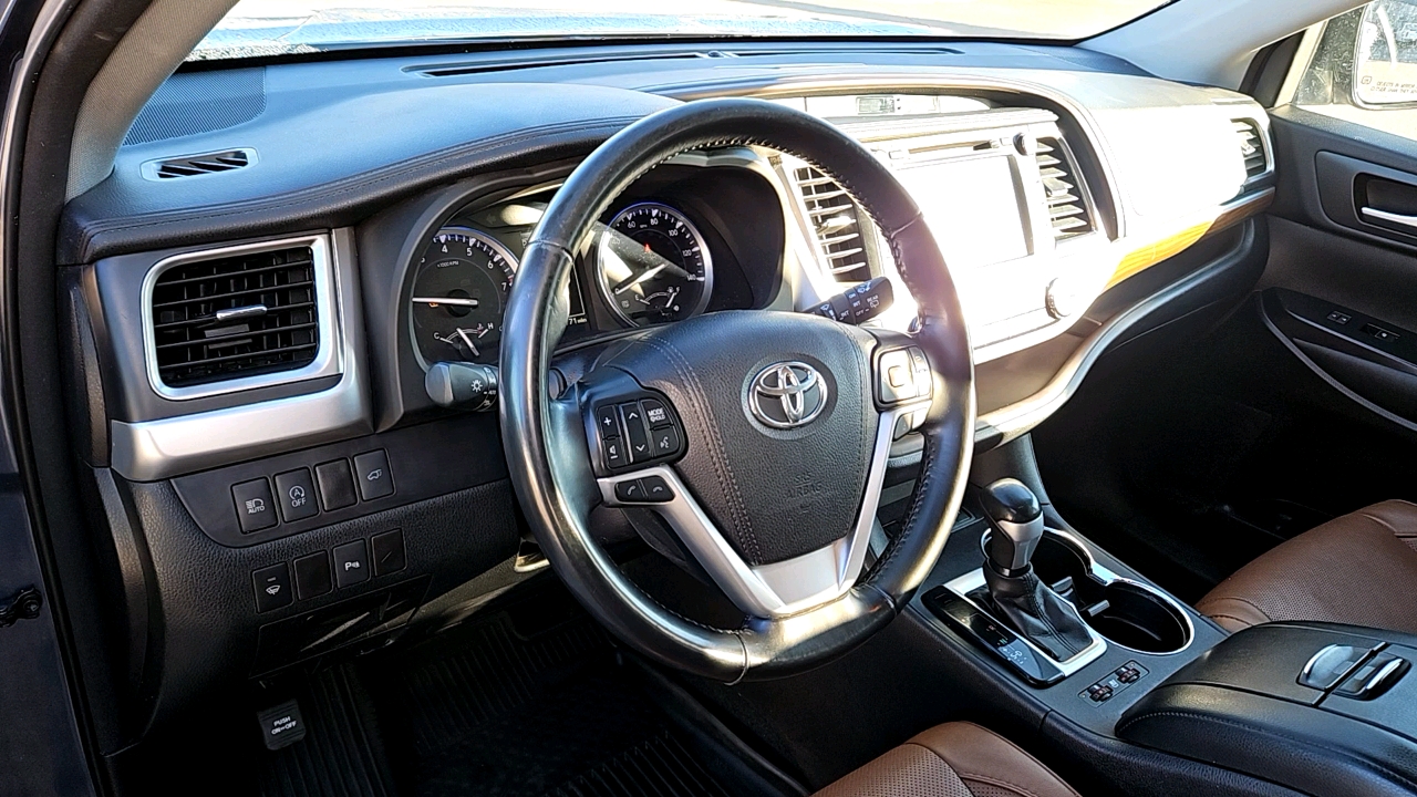 2017 Toyota Highlander Limited 8