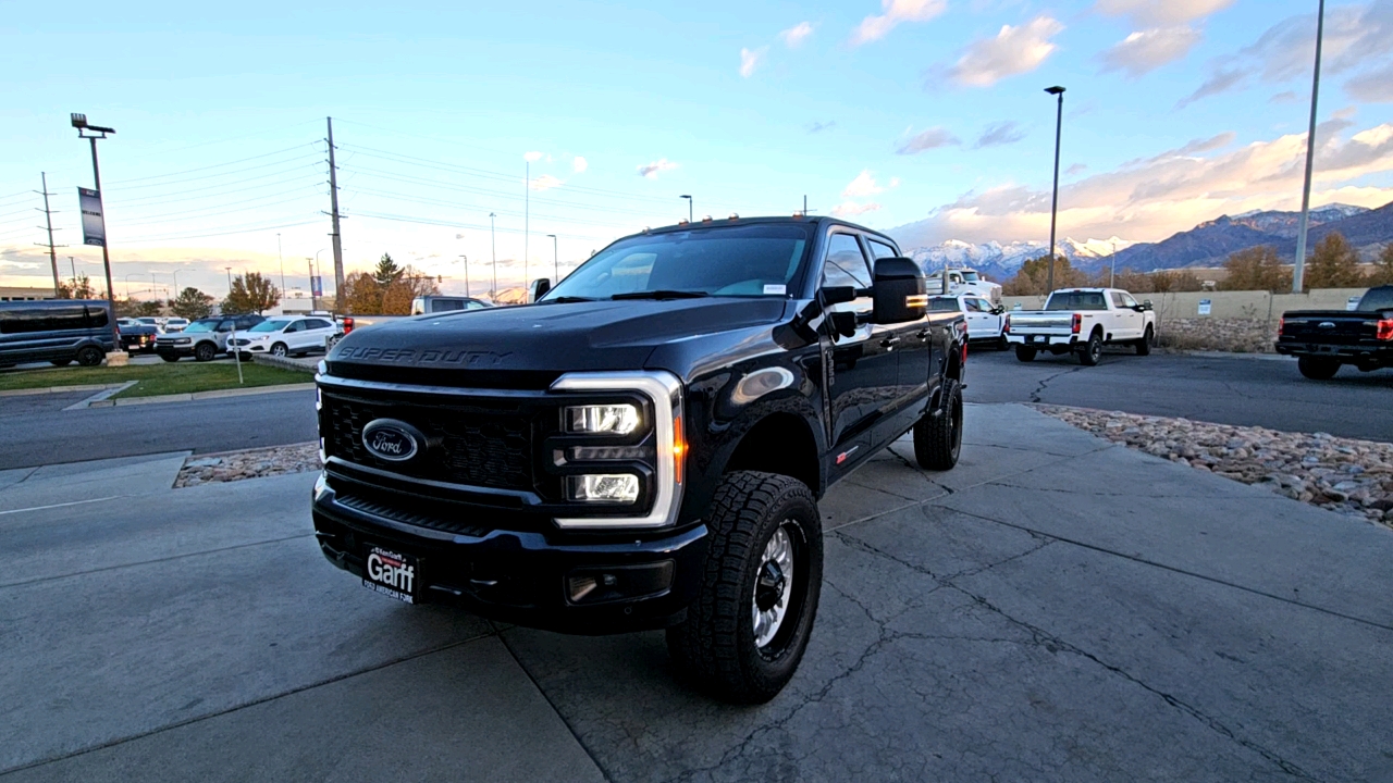 2023 Ford Super Duty F-350 SRW LARIAT 1