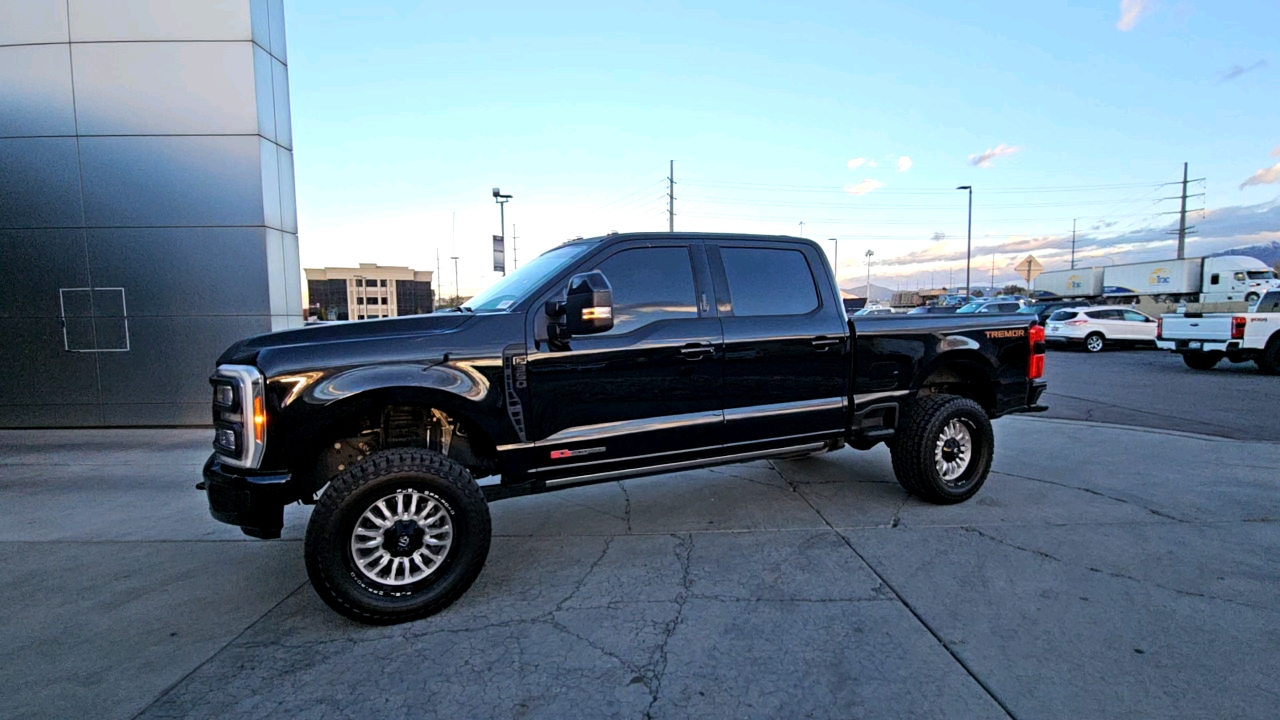 2023 Ford Super Duty F-350 SRW LARIAT 2