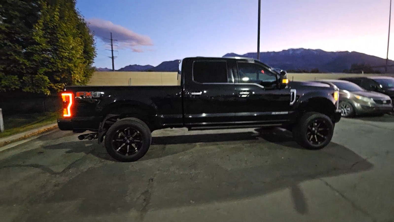 2019 Ford Super Duty F-350 SRW Limited 32