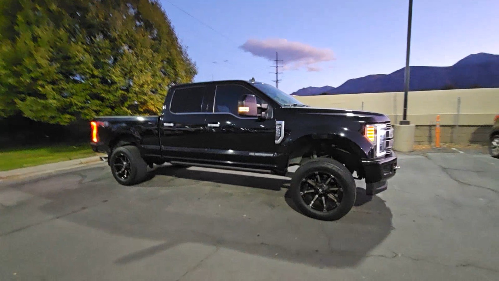 2019 Ford Super Duty F-350 SRW Limited 33