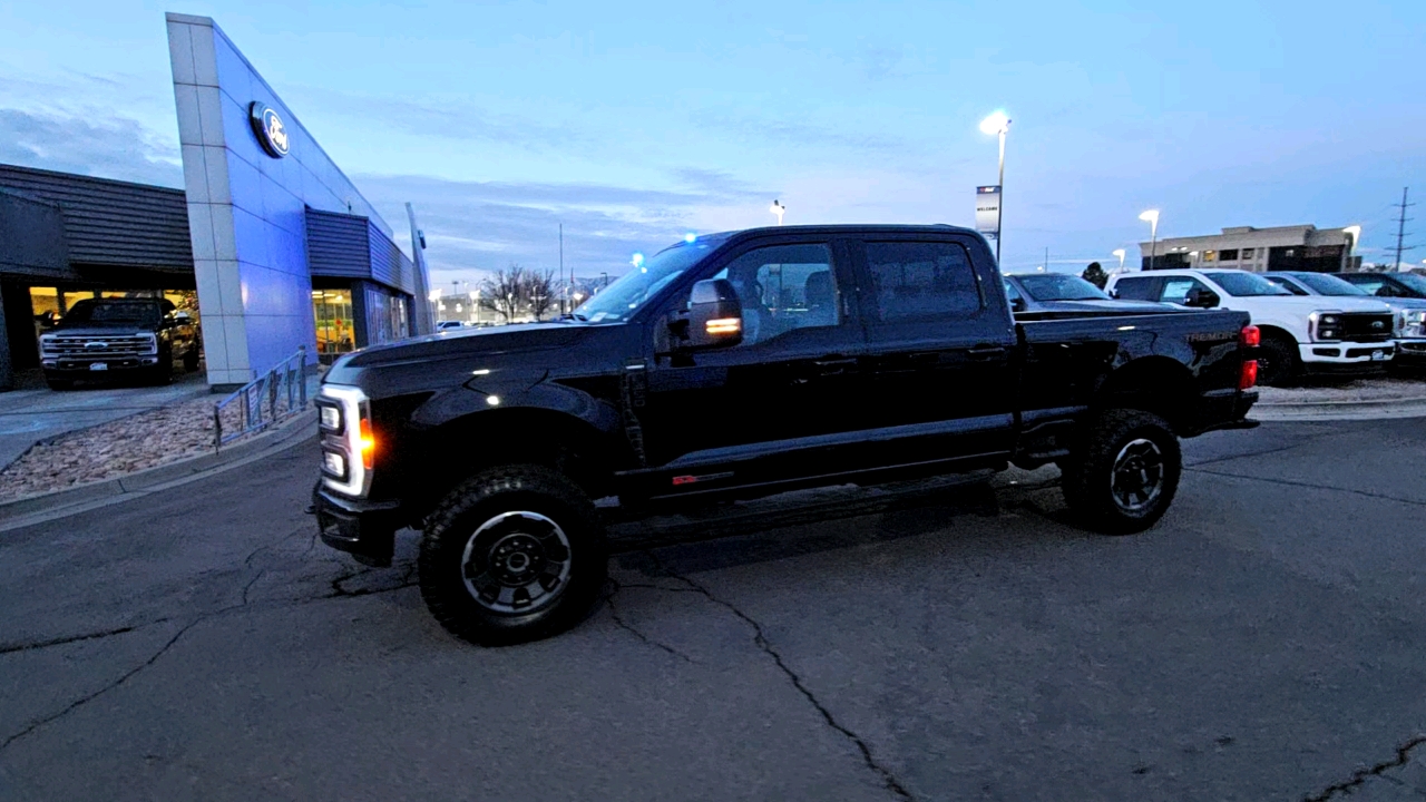 2023 Ford Super Duty F-350 SRW LARIAT 2