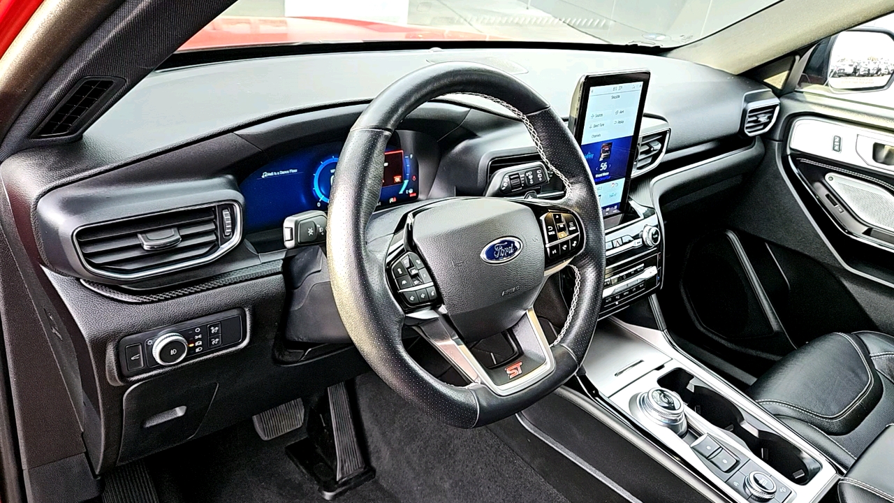 2022 Ford Explorer ST 9