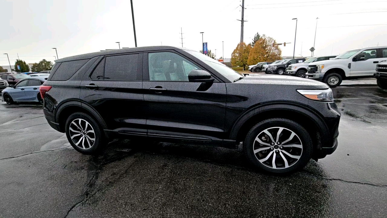 2022 Ford Explorer ST 5