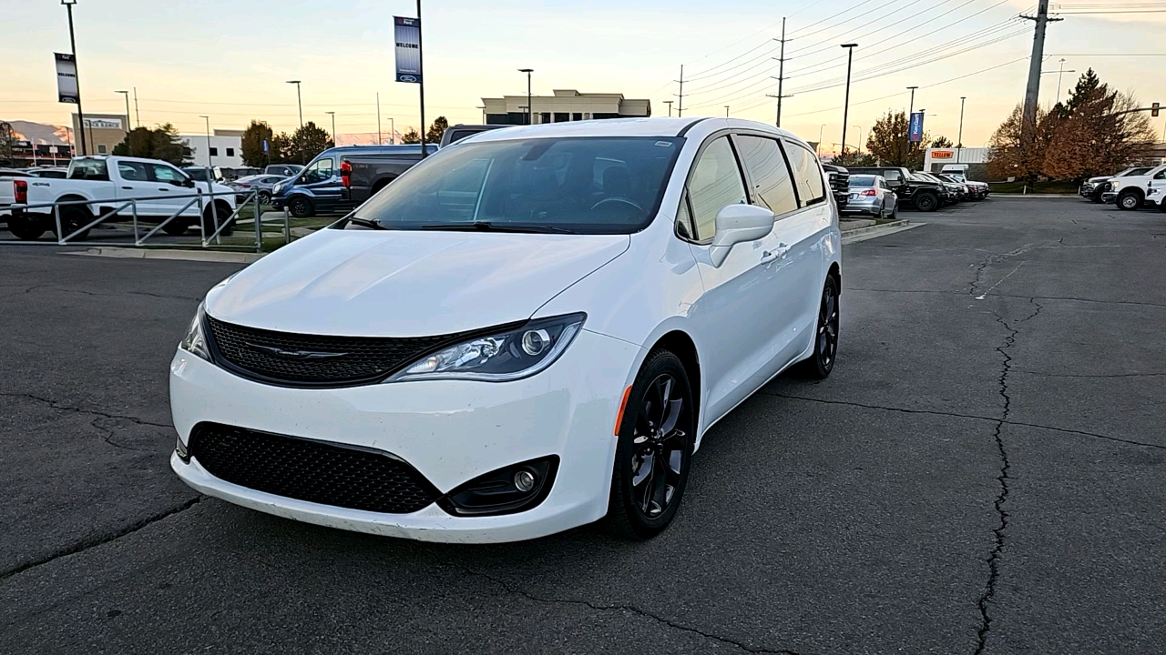 2019 Chrysler Pacifica Touring Plus 1