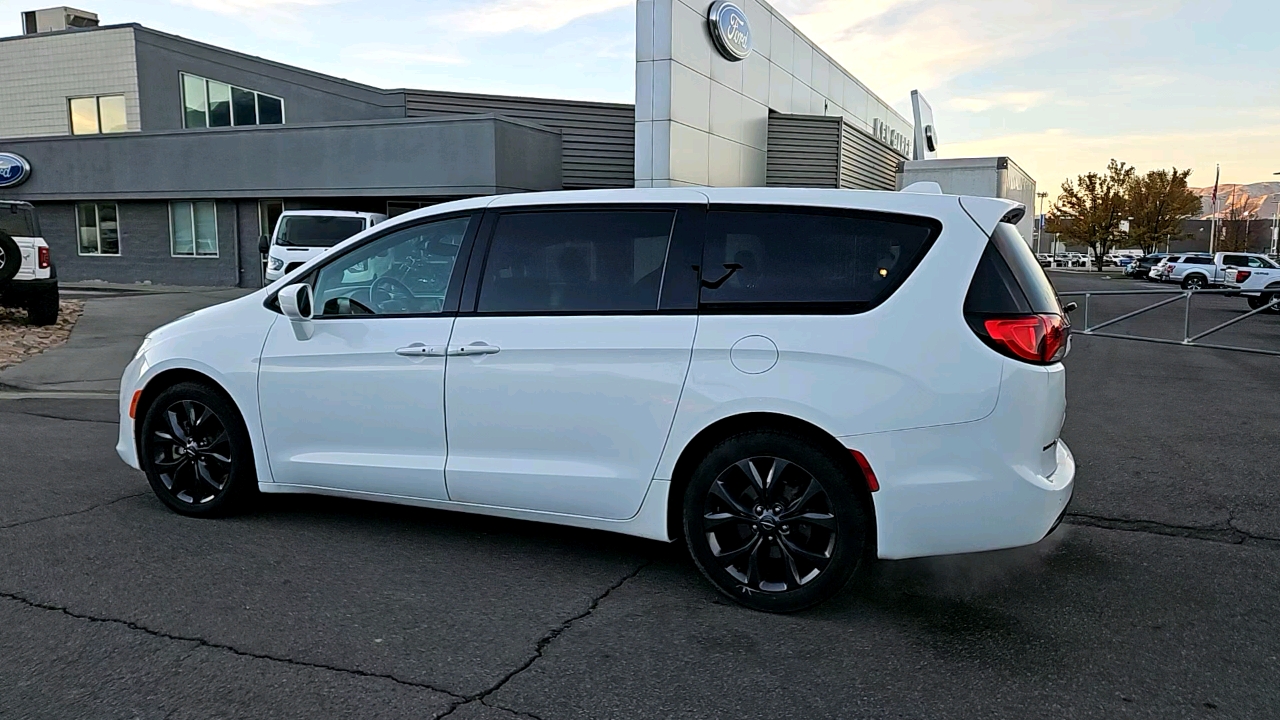 2019 Chrysler Pacifica Touring Plus 3