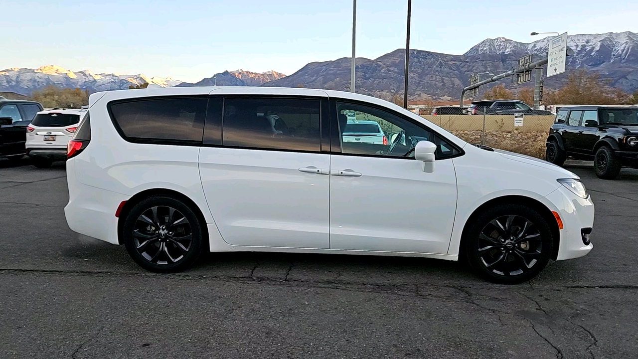 2019 Chrysler Pacifica Touring Plus 6