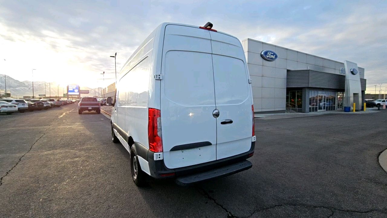 2021 Freightliner Sprinter Crew Van  4