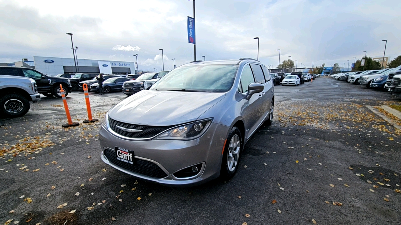 2017 Chrysler Pacifica Touring-L 1