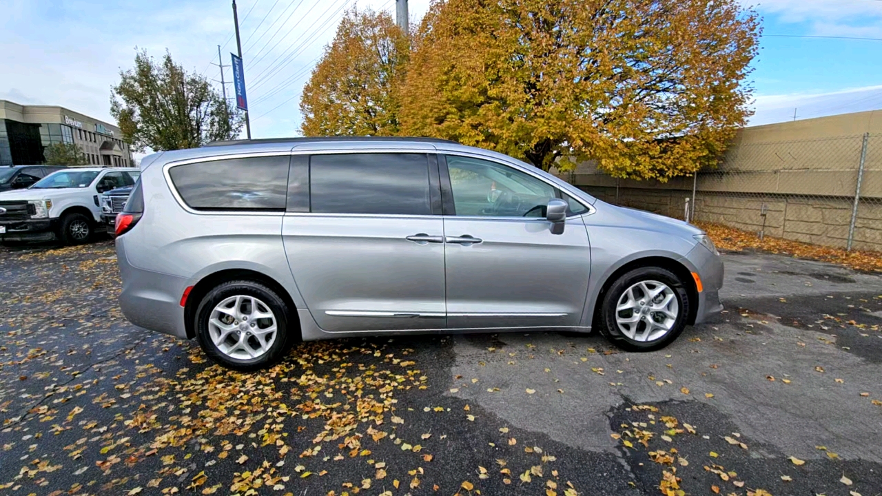 2017 Chrysler Pacifica Touring-L 5