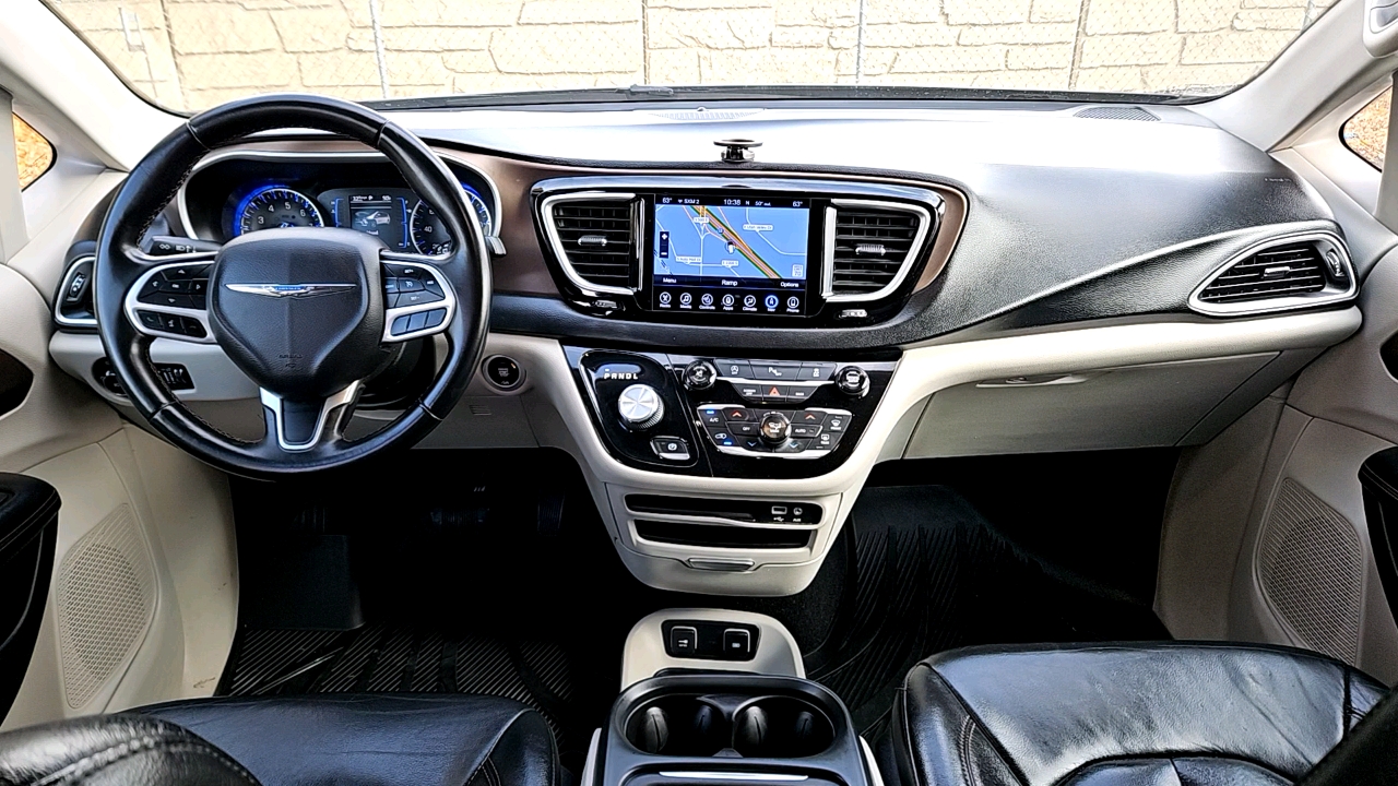 2017 Chrysler Pacifica Touring-L 19