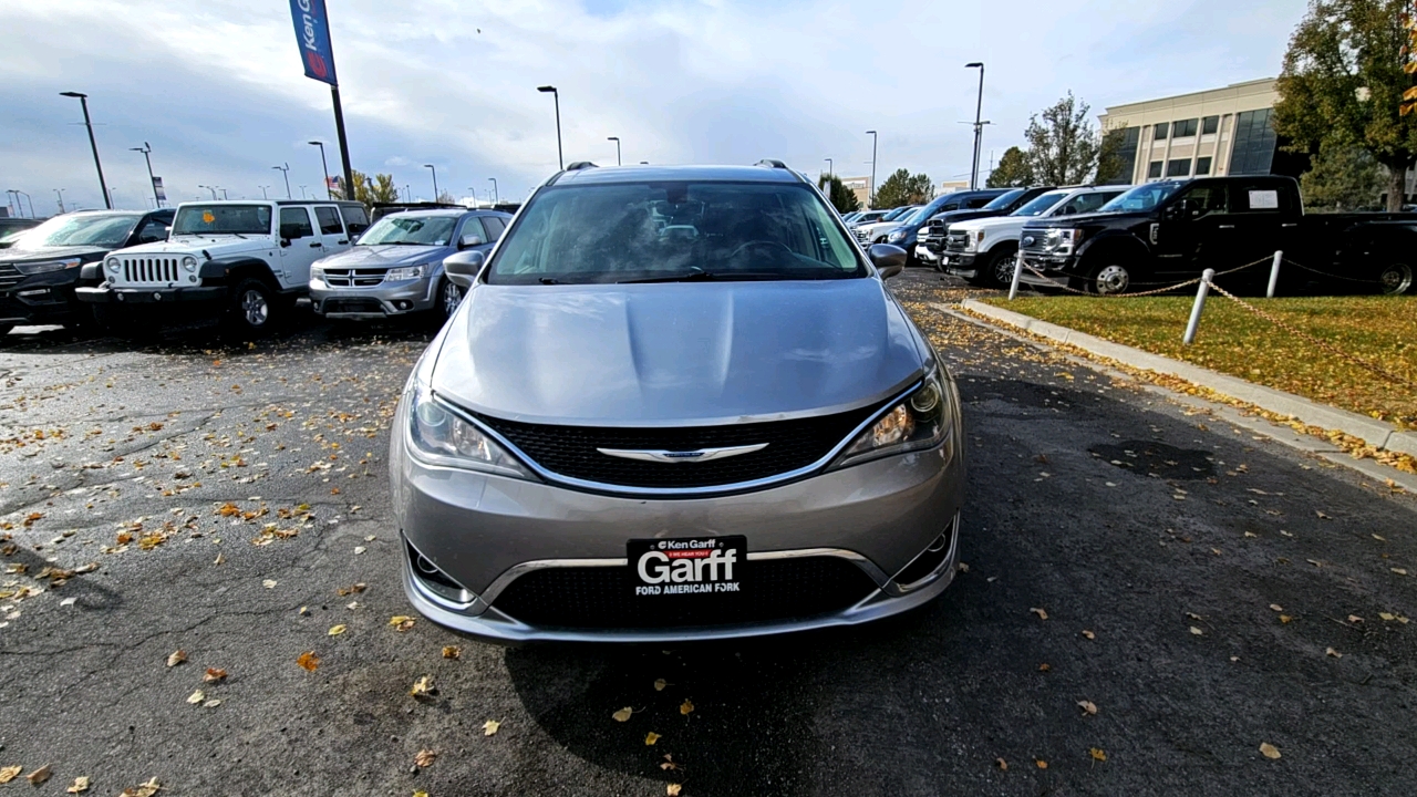 2017 Chrysler Pacifica Touring-L 25