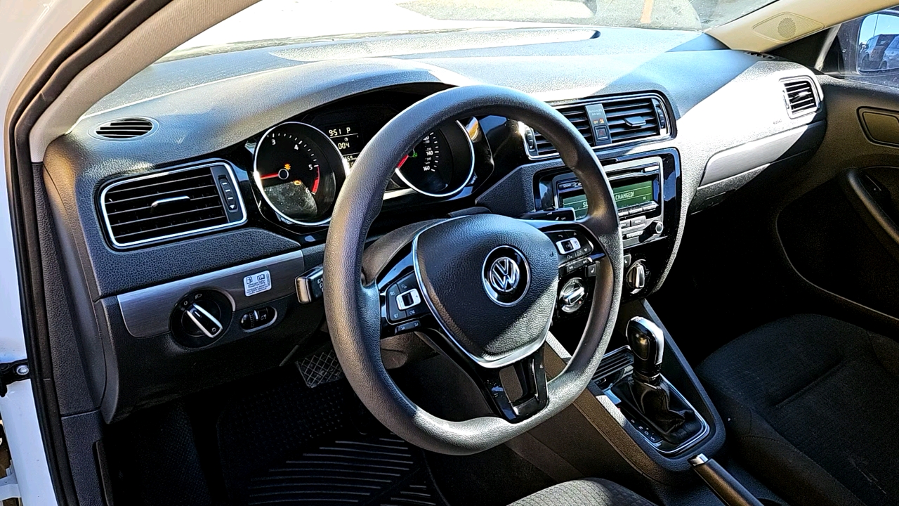 2015 Volkswagen Jetta Sedan 2.0L TDI S 9