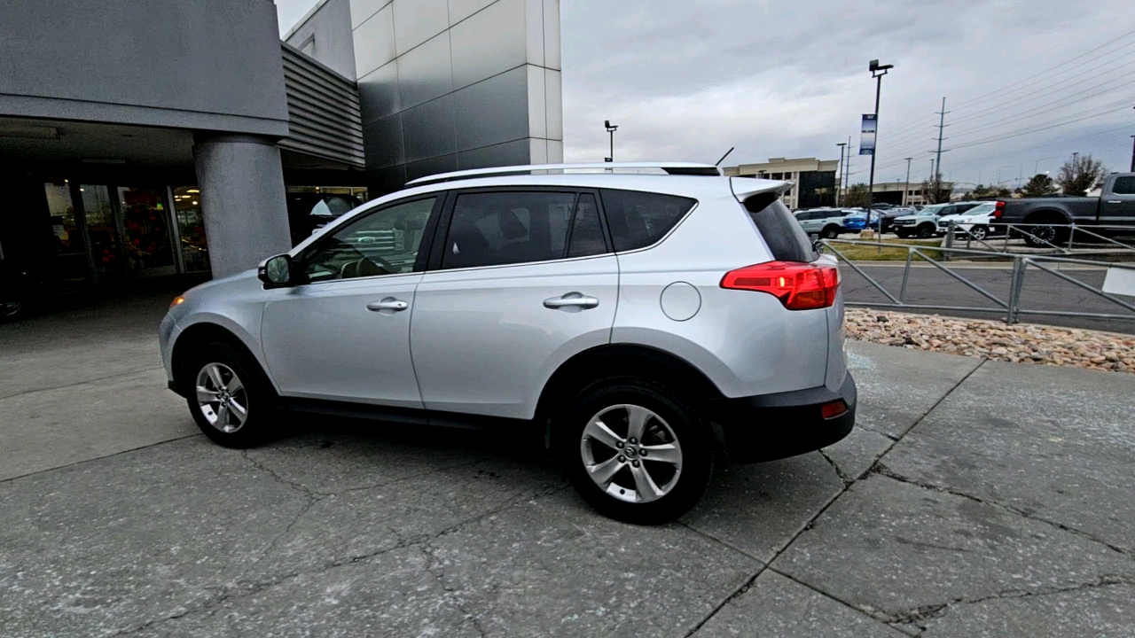 2015 Toyota RAV4 XLE 3