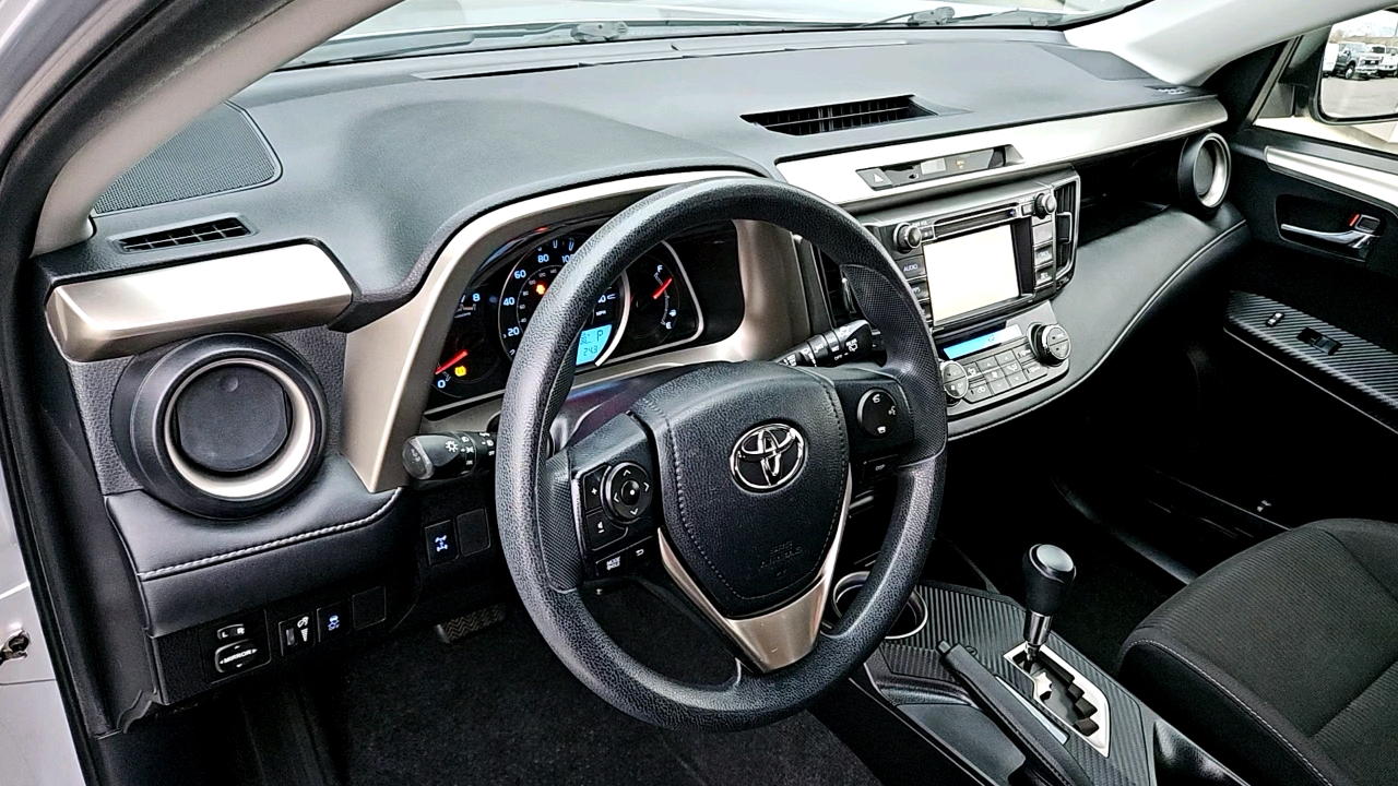 2015 Toyota RAV4 XLE 9