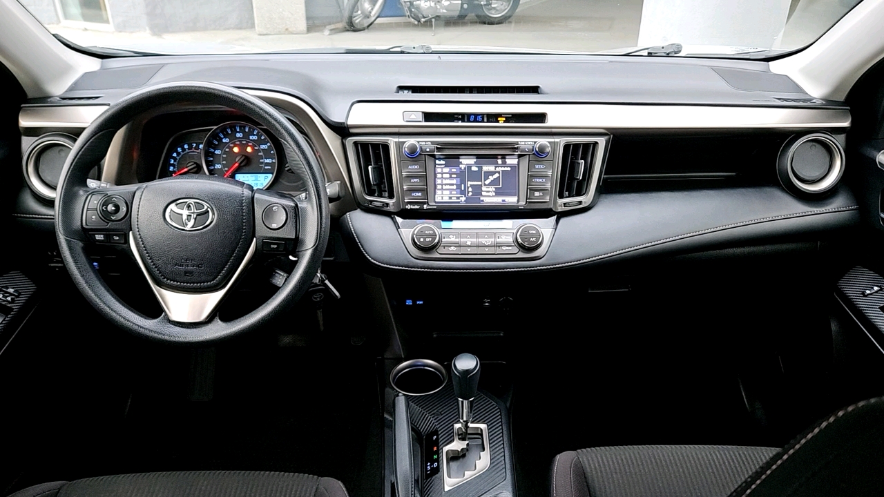 2015 Toyota RAV4 XLE 18