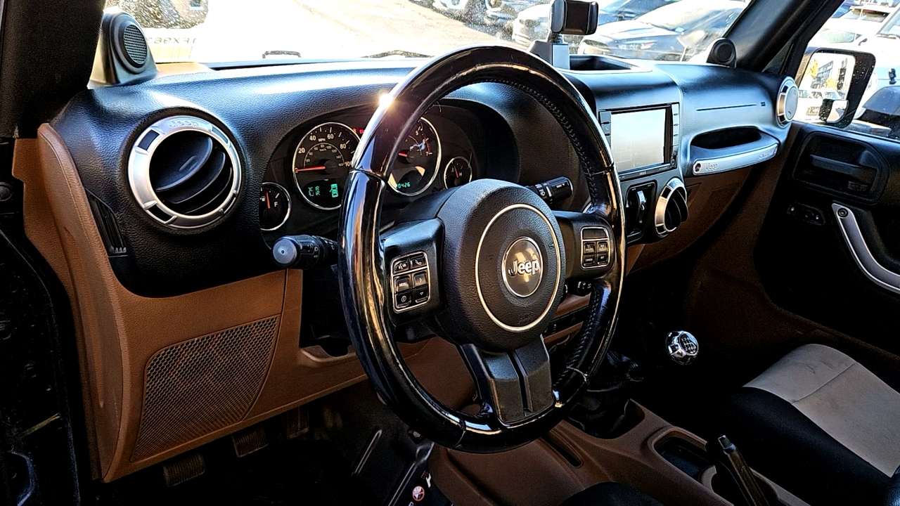 2011 Jeep Wrangler Unlimited Sahara 9