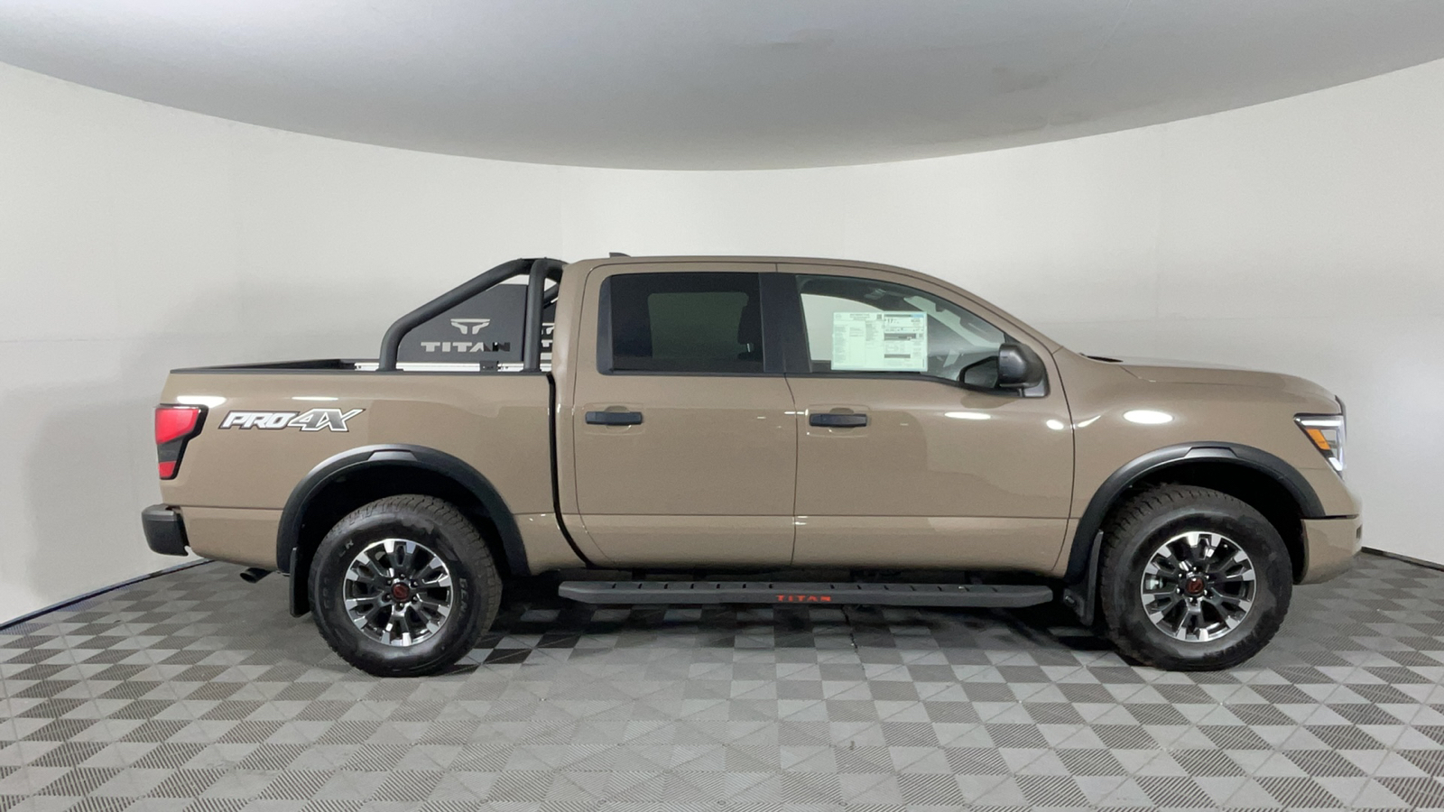 2023 Nissan Titan PRO-4X 3