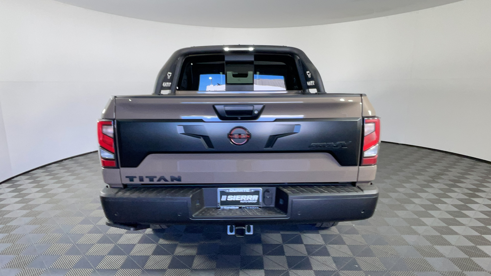 2023 Nissan Titan PRO-4X 5