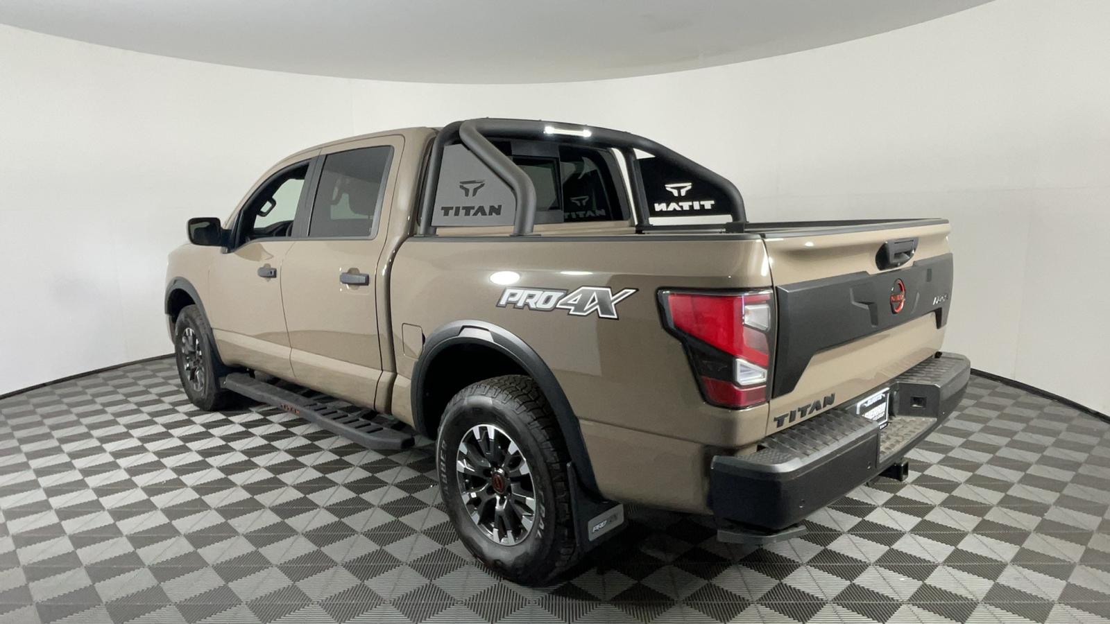 2023 Nissan Titan PRO-4X 6