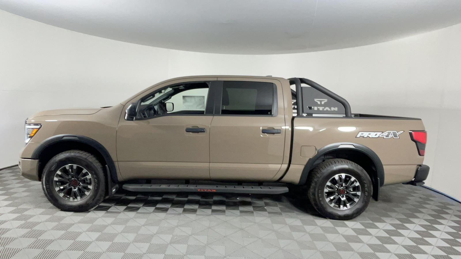 2023 Nissan Titan PRO-4X 7