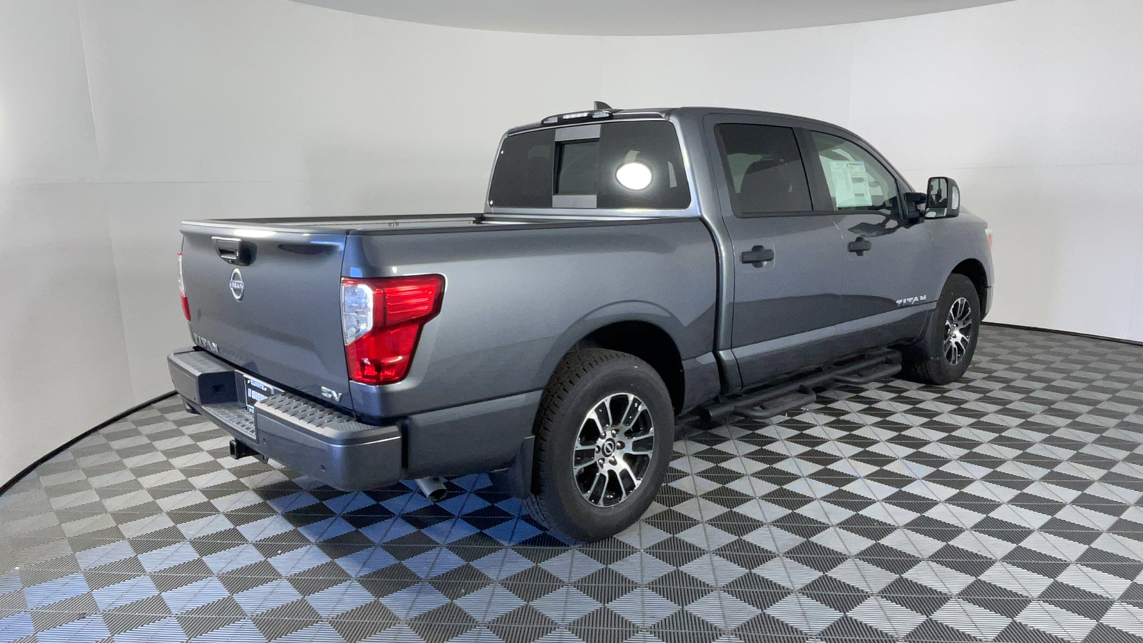 2023 Nissan Titan SV 4