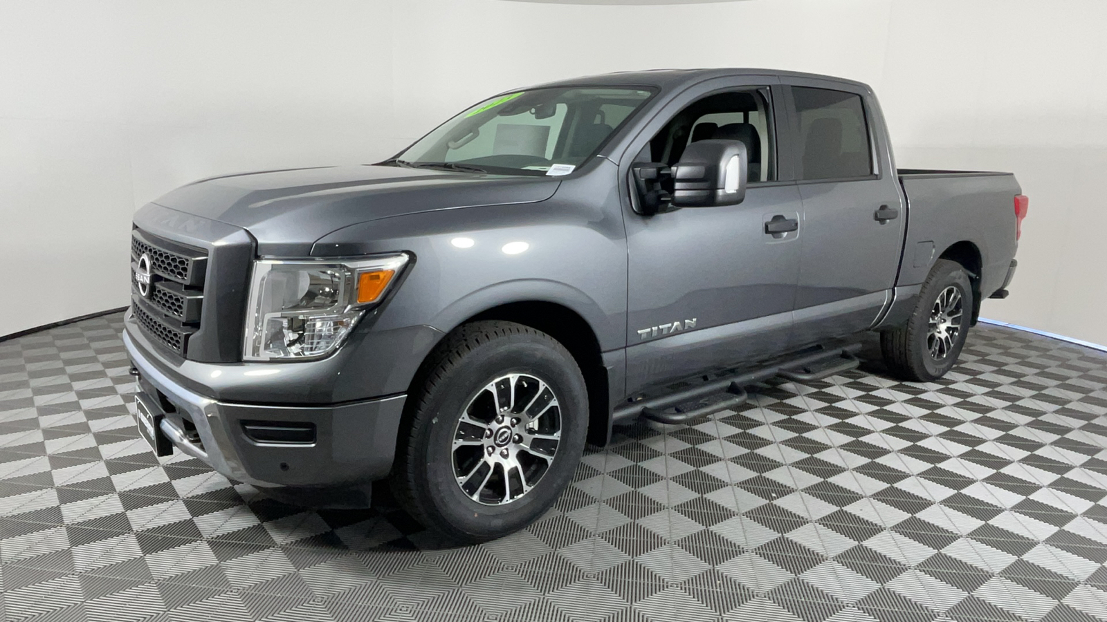 2023 Nissan Titan SV 8