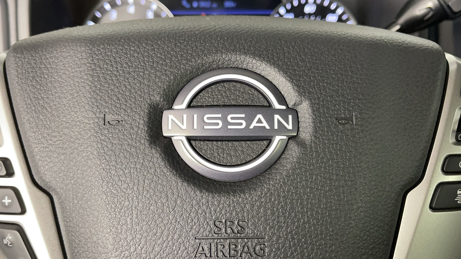 2023 Nissan Titan SV 26