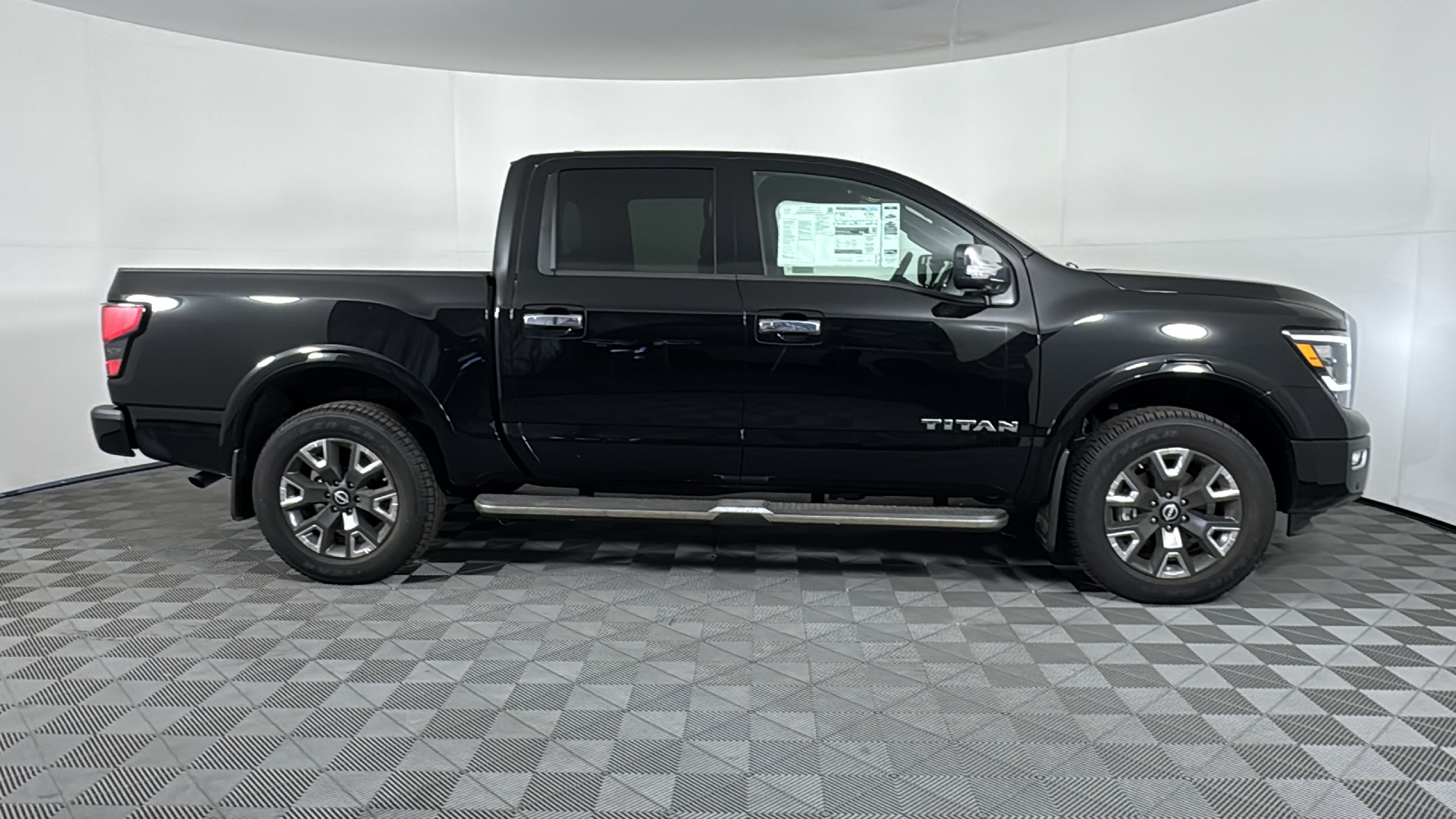 2023 Nissan Titan Platinum Reserve 2