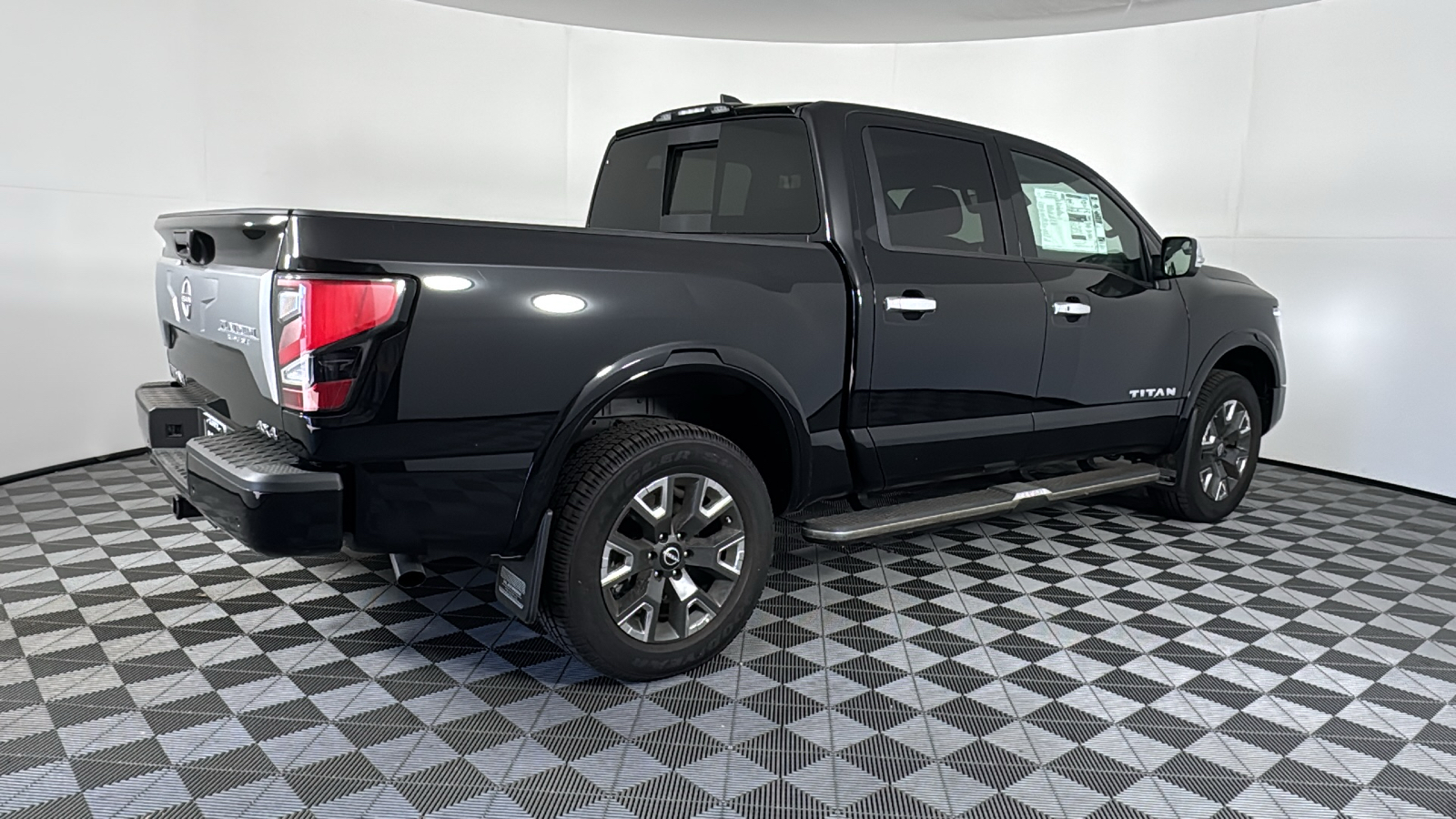 2023 Nissan Titan Platinum Reserve 3