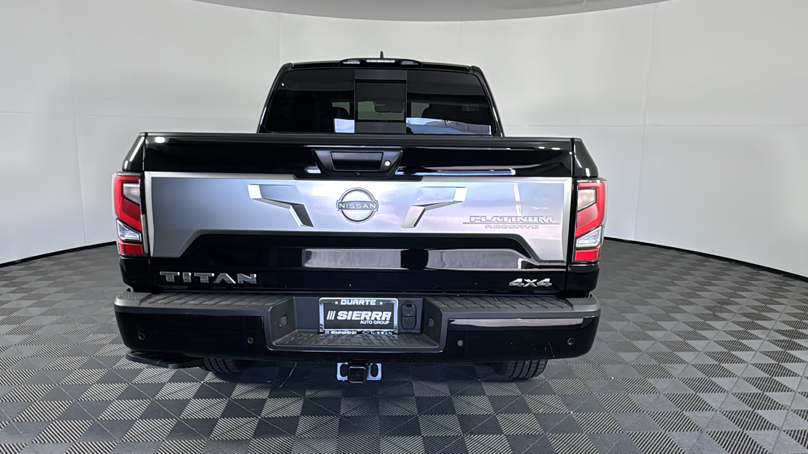 2023 Nissan Titan Platinum Reserve 4