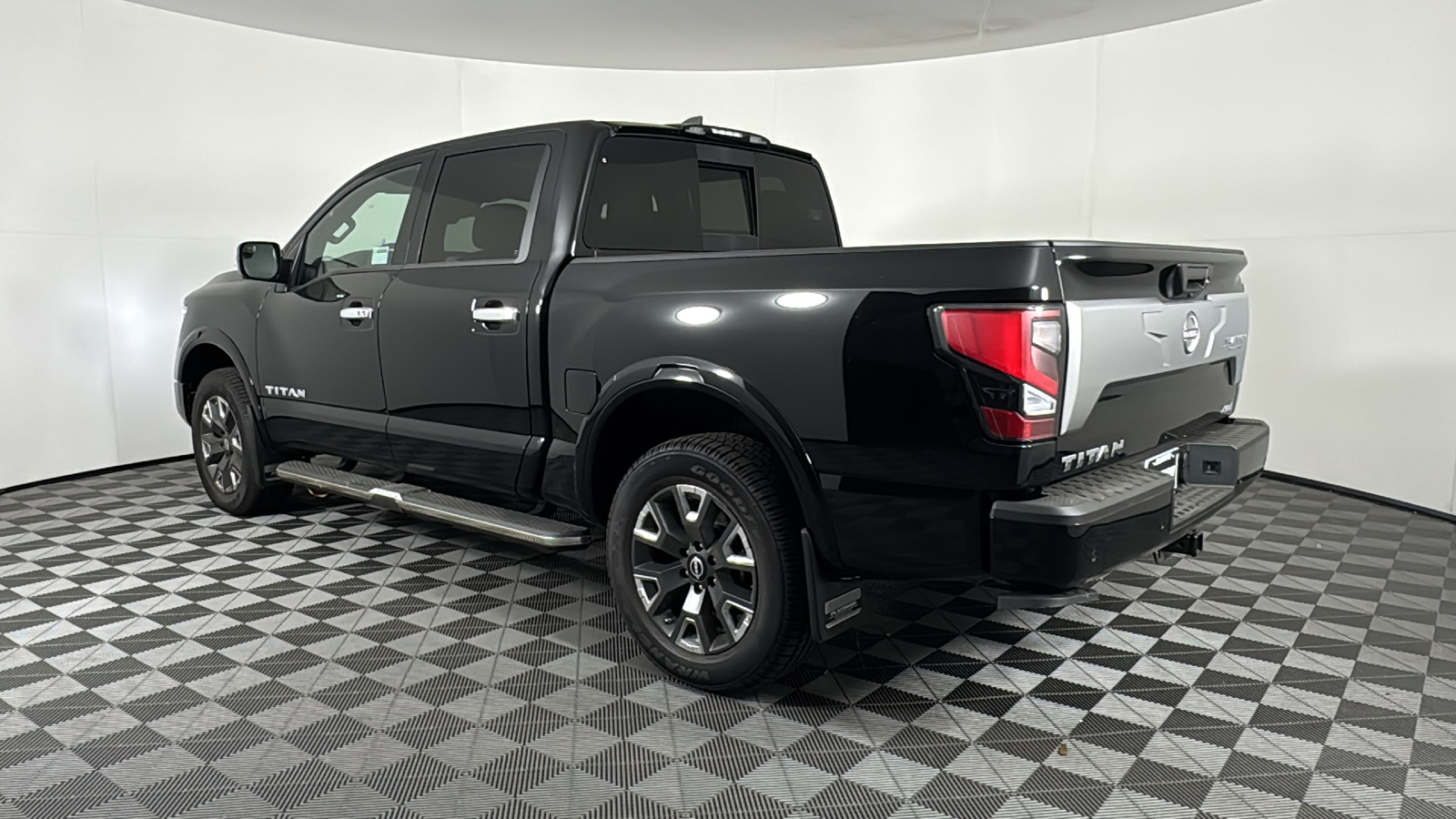 2023 Nissan Titan Platinum Reserve 5