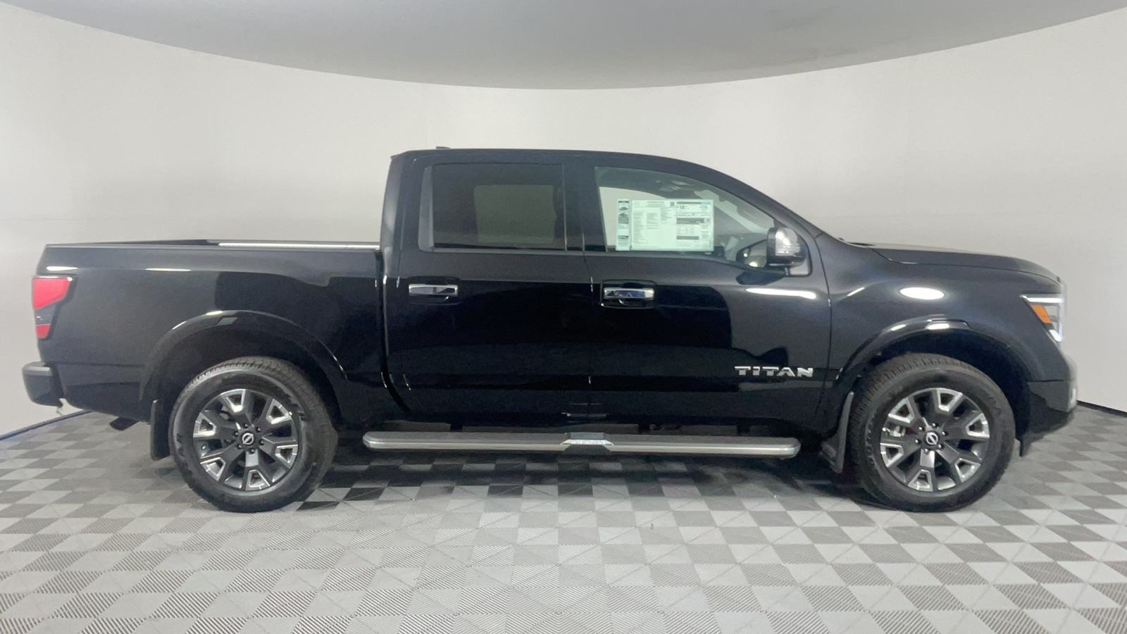 2023 Nissan Titan Platinum Reserve 3