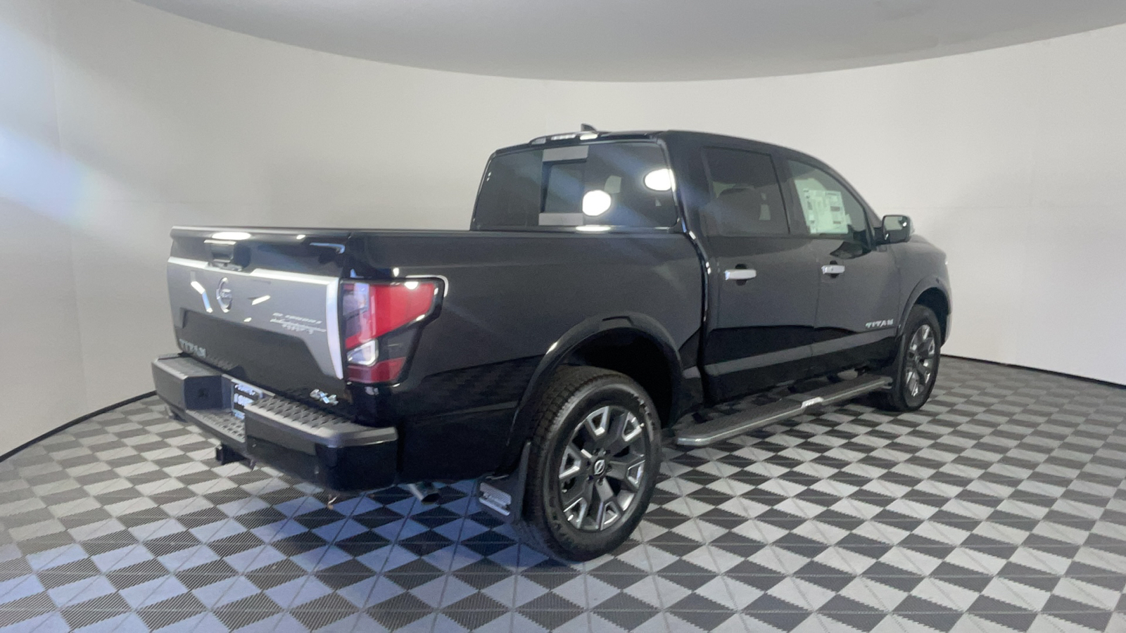 2023 Nissan Titan Platinum Reserve 4