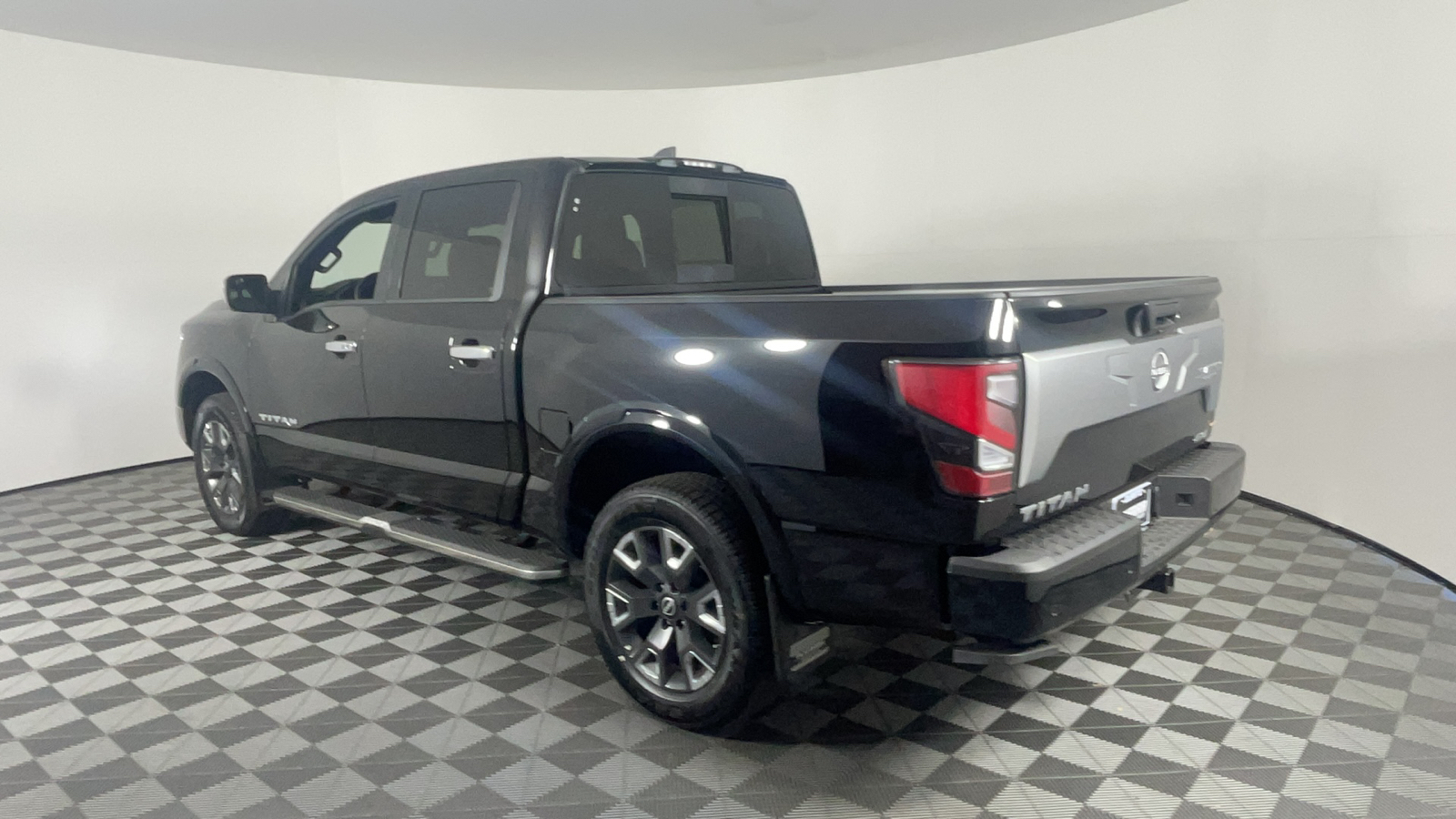 2023 Nissan Titan Platinum Reserve 6