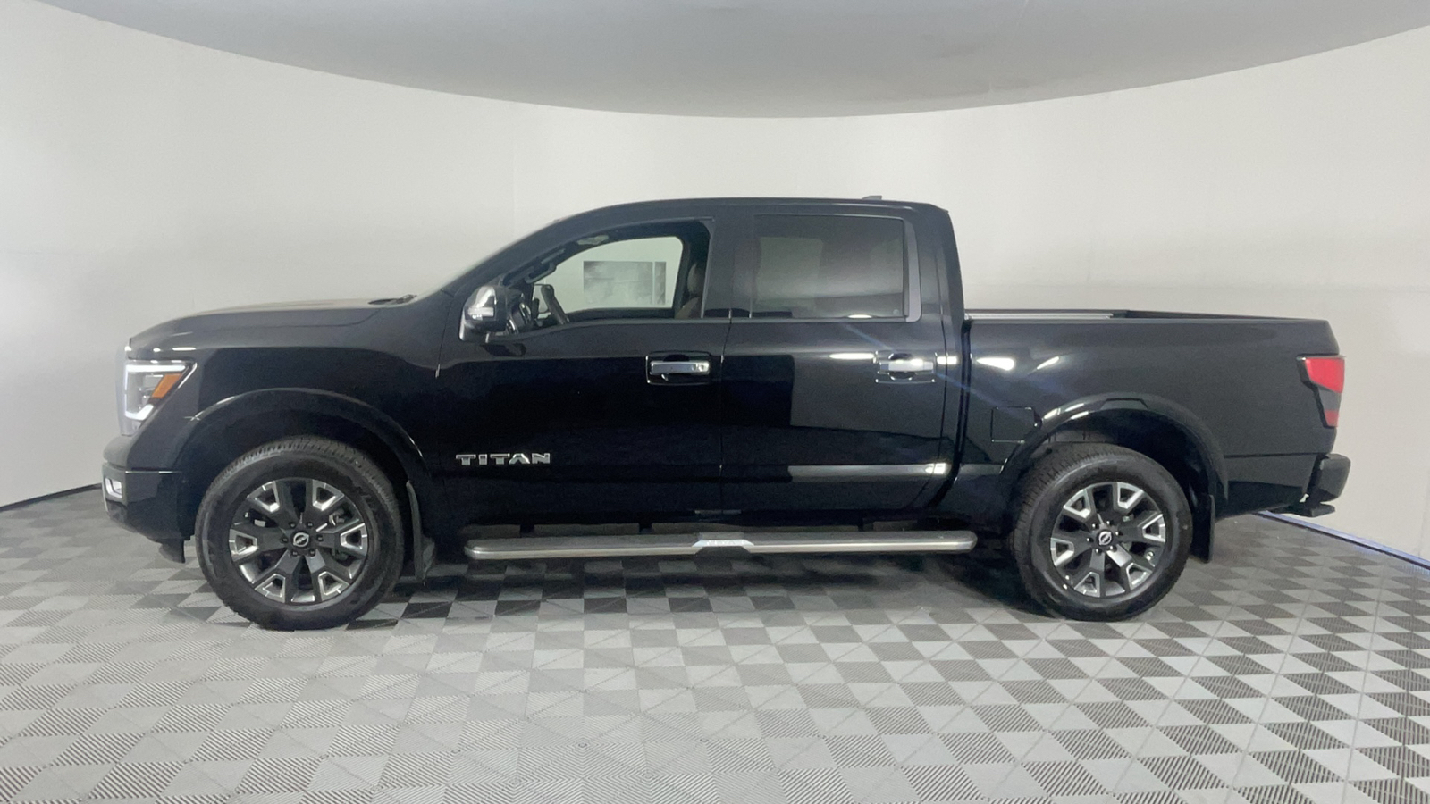 2023 Nissan Titan Platinum Reserve 7