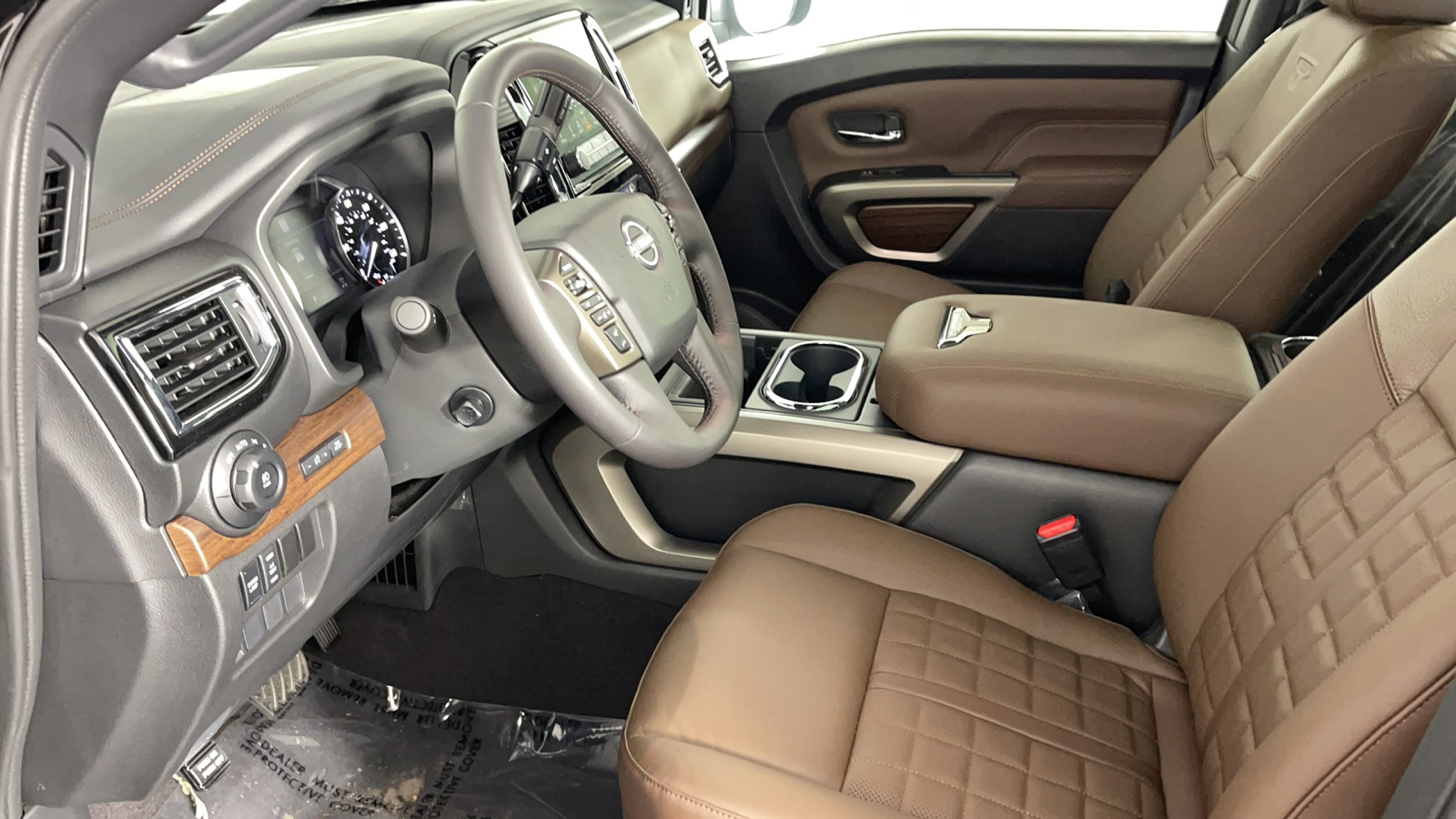 2023 Nissan Titan Platinum Reserve 10