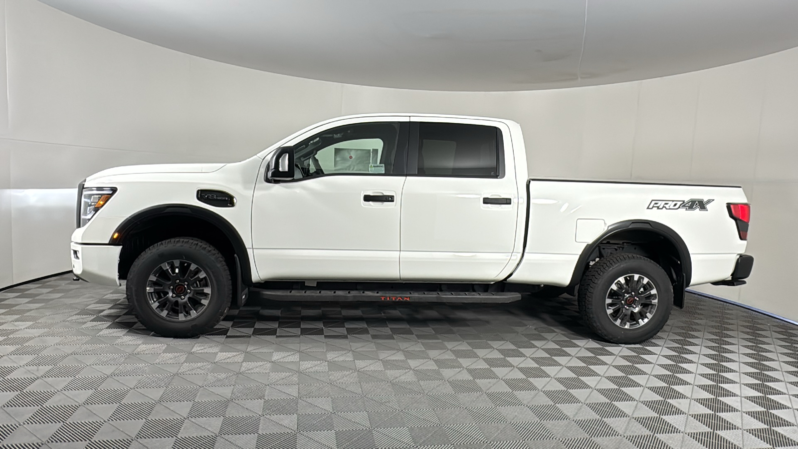 2024 Nissan Titan XD PRO-4X 6