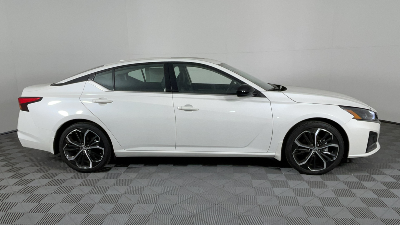 2024 Nissan Altima 2.5 SR 3