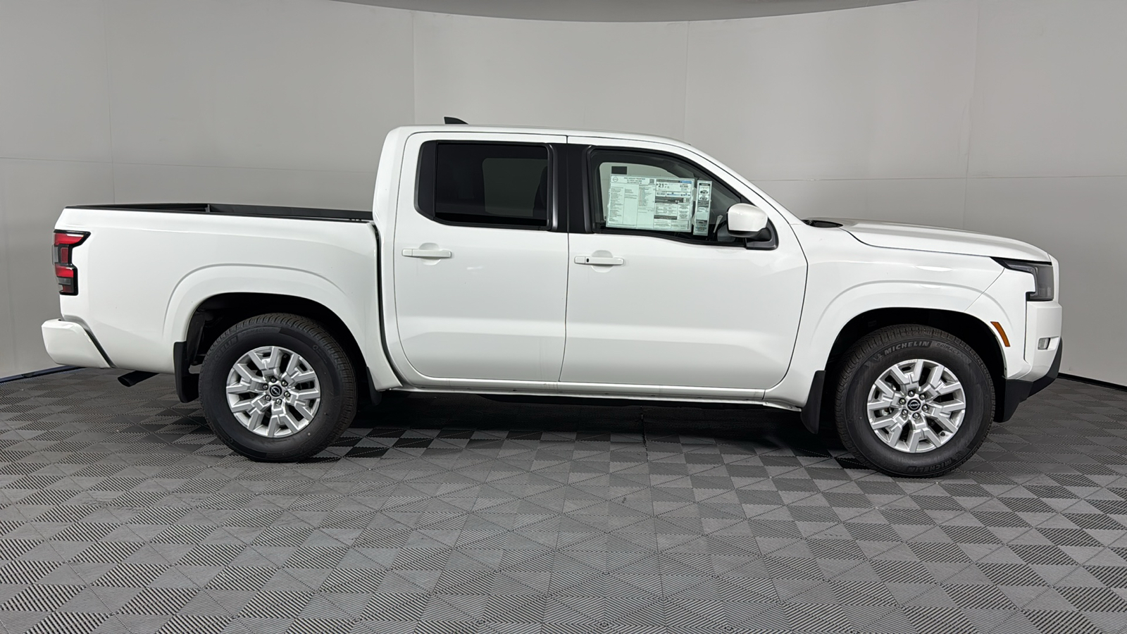 2024 Nissan Frontier SV 2