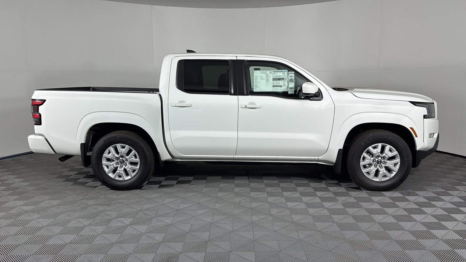 2024 Nissan Frontier SV 2