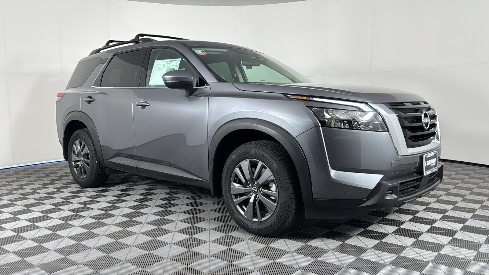 2024 Nissan Pathfinder SV 1